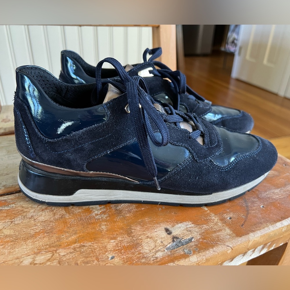 GEOX Respira women’s navy suede and patent athletic shoes Size 9 US, 39 EUR